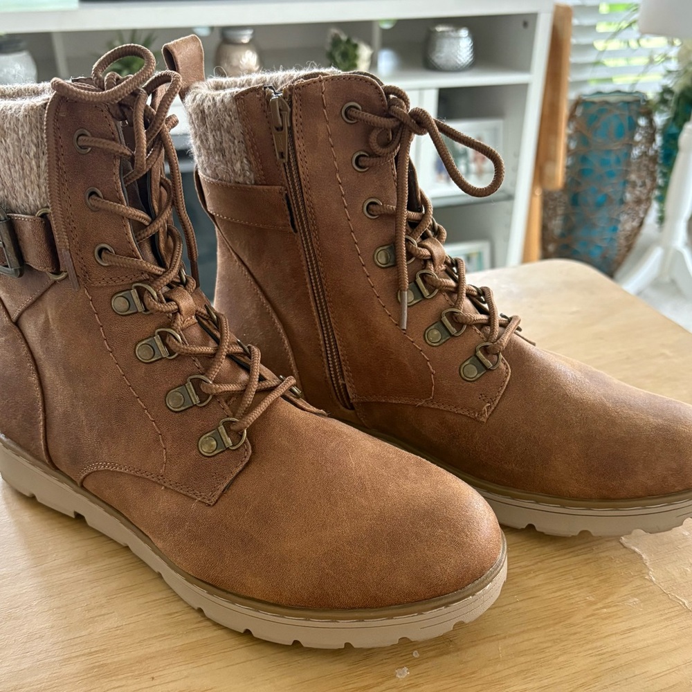 Sonoma Brown Lace-Up Boots with Fleece Collar